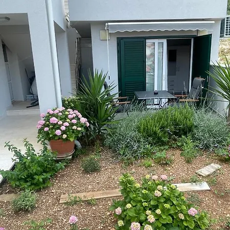 Milena Sweet Apartment-with A Pool Apartment Trogir